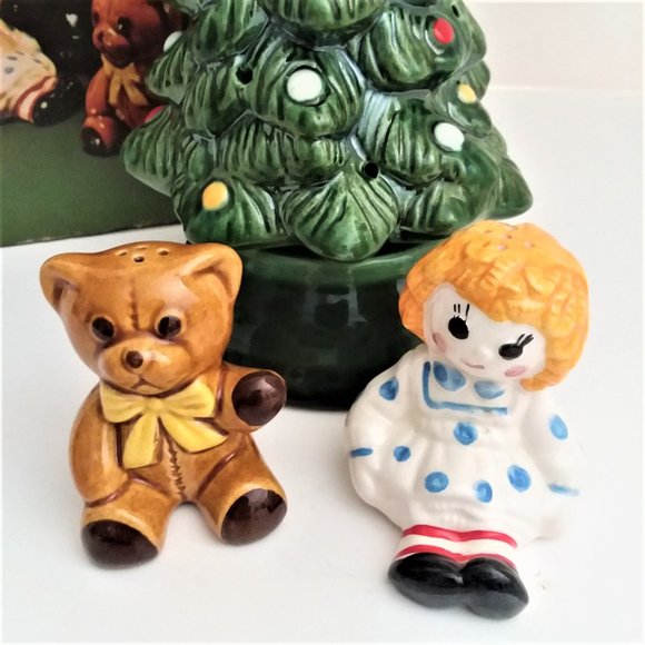 Christmas Hostess Set Merry Tree Ceramic Centerpiece Salt & Pepper Avon Box - Picture 4 of 10